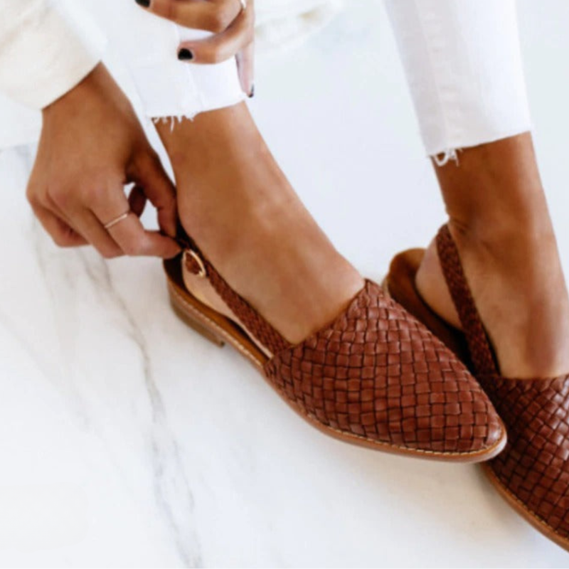 Woven open-toe women's sandals - flat buckle sandals - everyday use — Brown