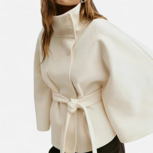 Damen-Cape mit Bindegürtel in der Taille und hochgeschlossenem Ausschnitt — Weiß