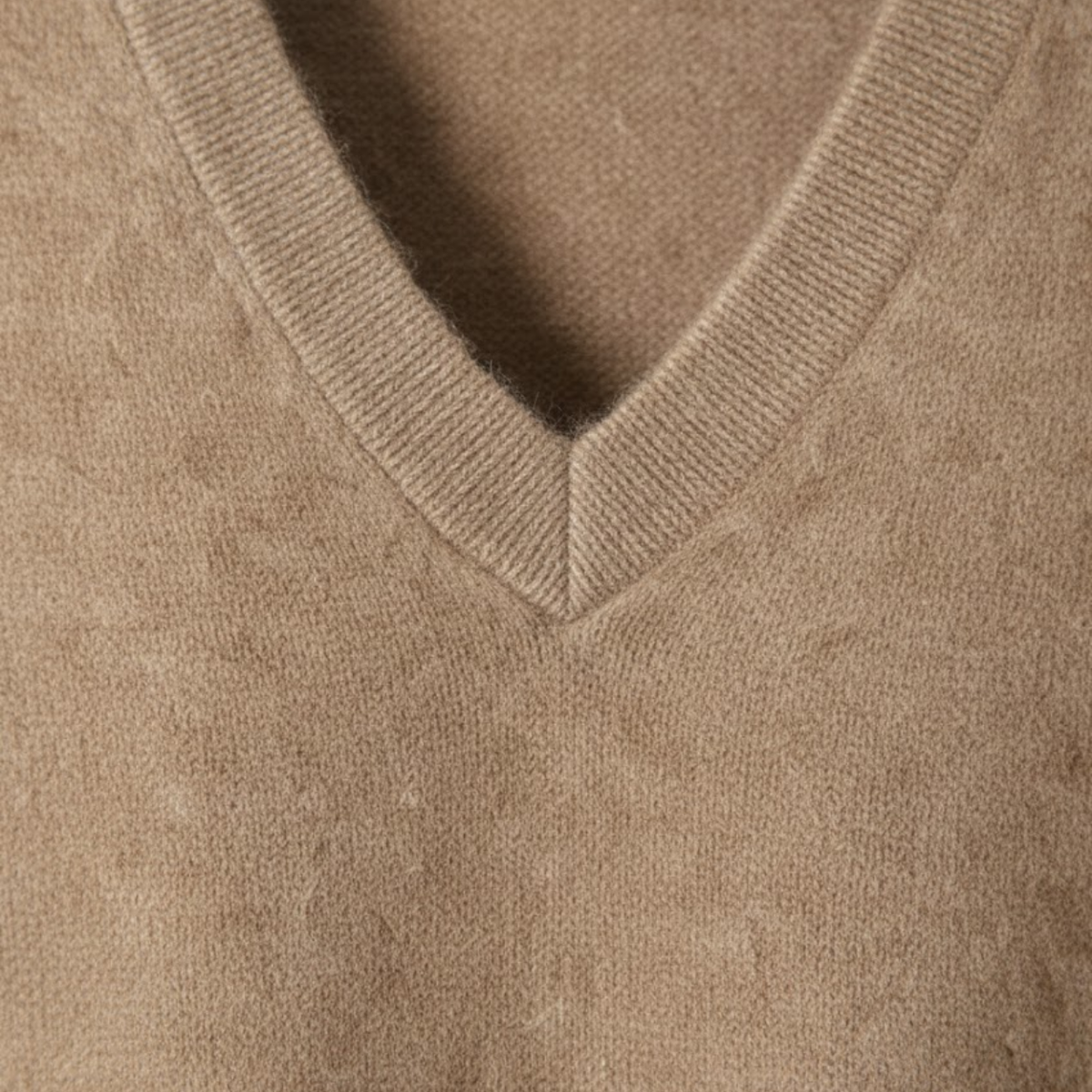 Men's Sleeveless V-Neck Knit Vest — Camel