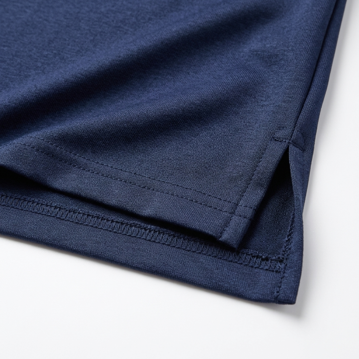 Herren-Poloshirt — Funktionsmaterial — schmale Passform — Freizeitkleidung — Produktansicht