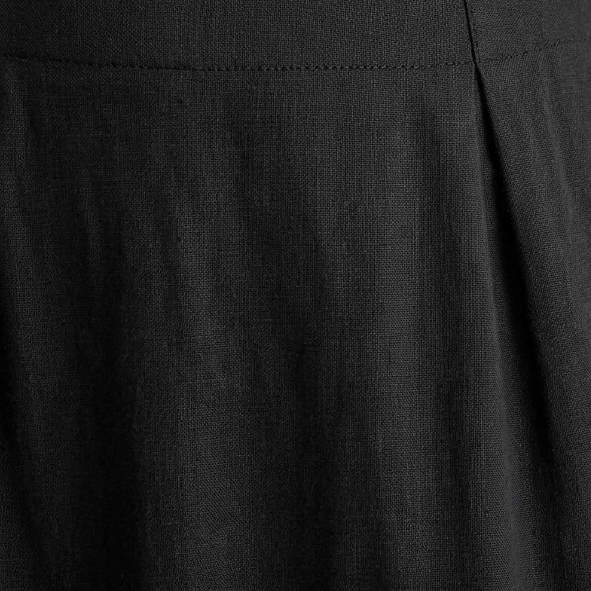 Jupe pour femme à taille haute finition satinée et coupe droite — vue du produit