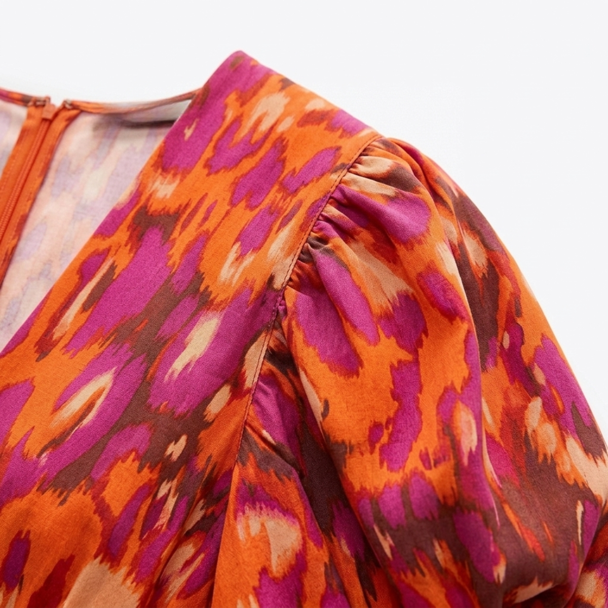 Printed long dress — V-neck and puff sleeves — party — product view