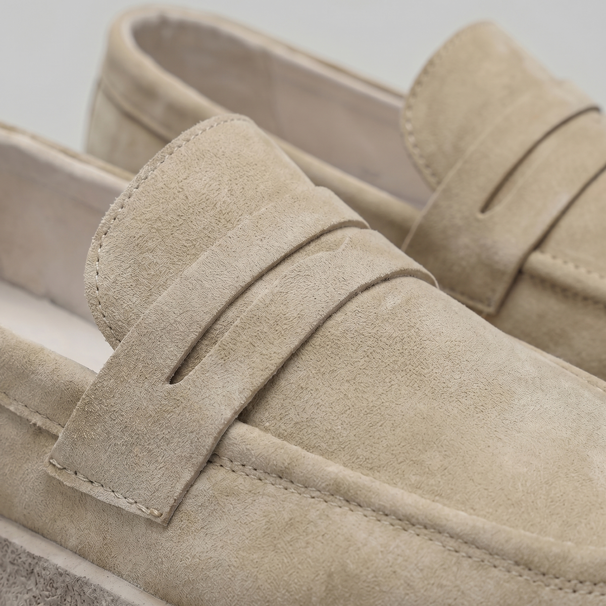 Men's slip-on shoes | classic moccasin — Beige