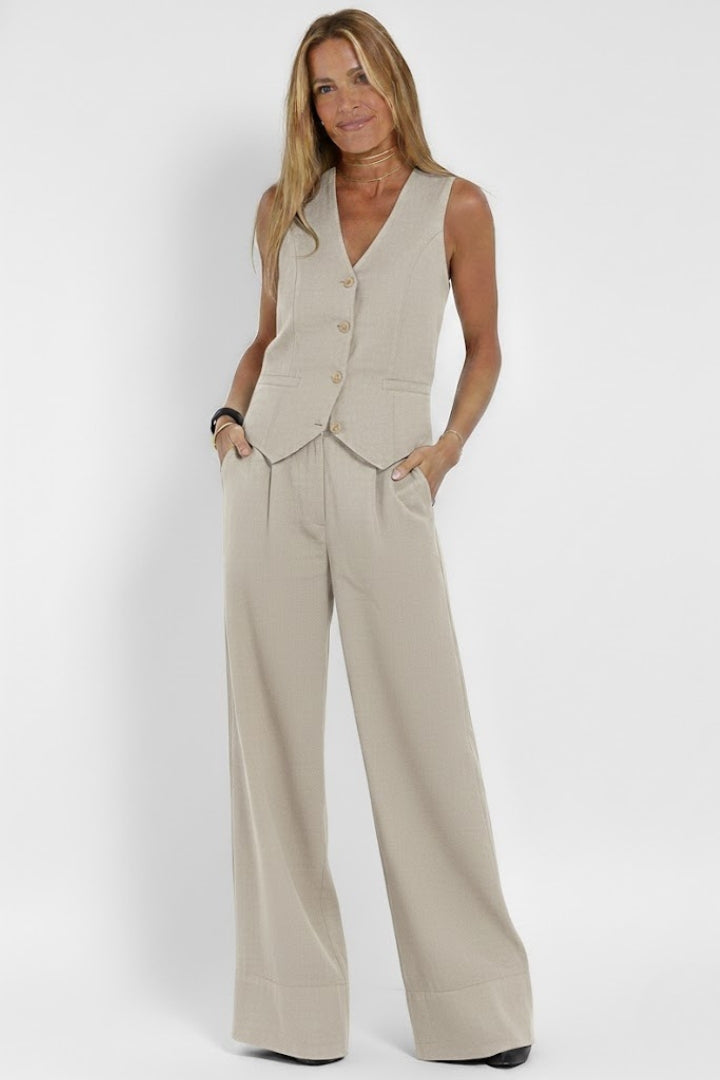 Two-piece women's outfit — V-neck blazer and straight fluid pants — Beige
