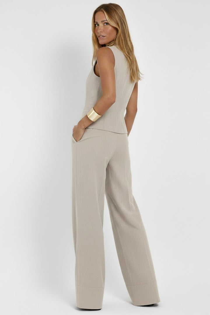Two-piece women's outfit — V-neck blazer and straight fluid pants — Beige
