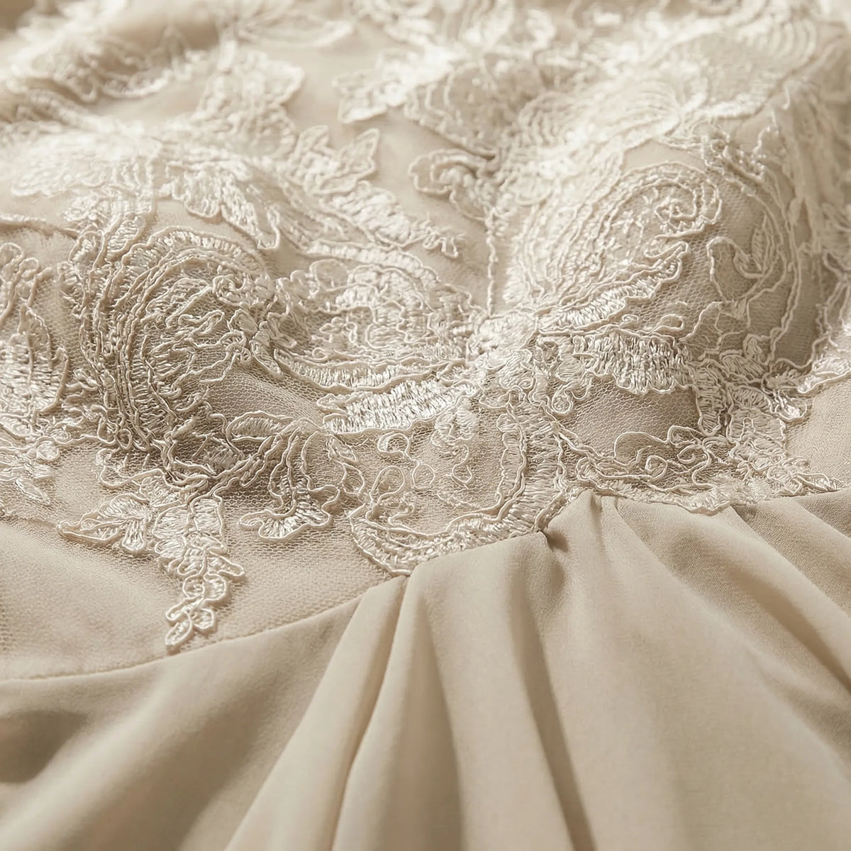 Damenkleid mit Spitzendetails — Hellgelb