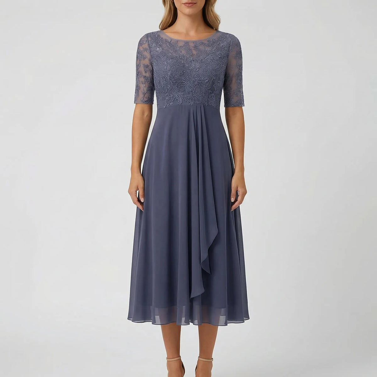 Damenkleid mit Spitzendetails — Violett