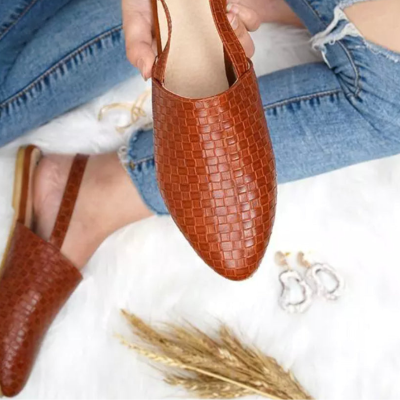 Woven open-toe women's sandals - flat buckle sandals - everyday use — Brown