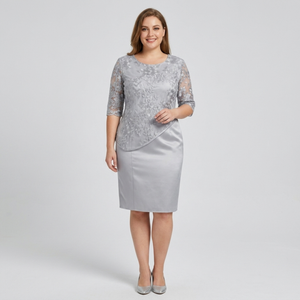 Damenkleid in großen Größen mit Spitzen- und Stickerei-Details — Grau
