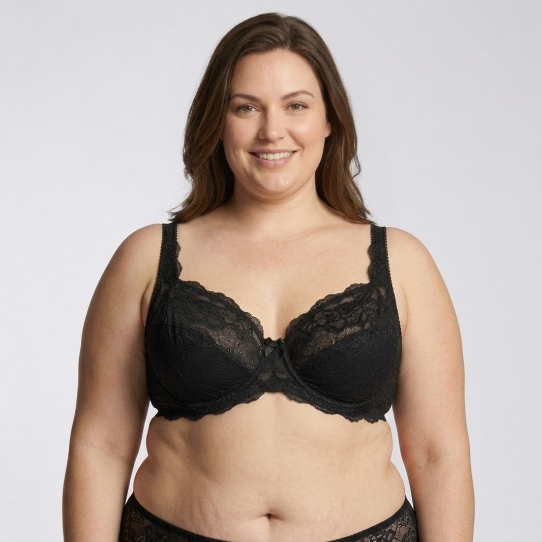 Plus size women's bra with underwire and lace details