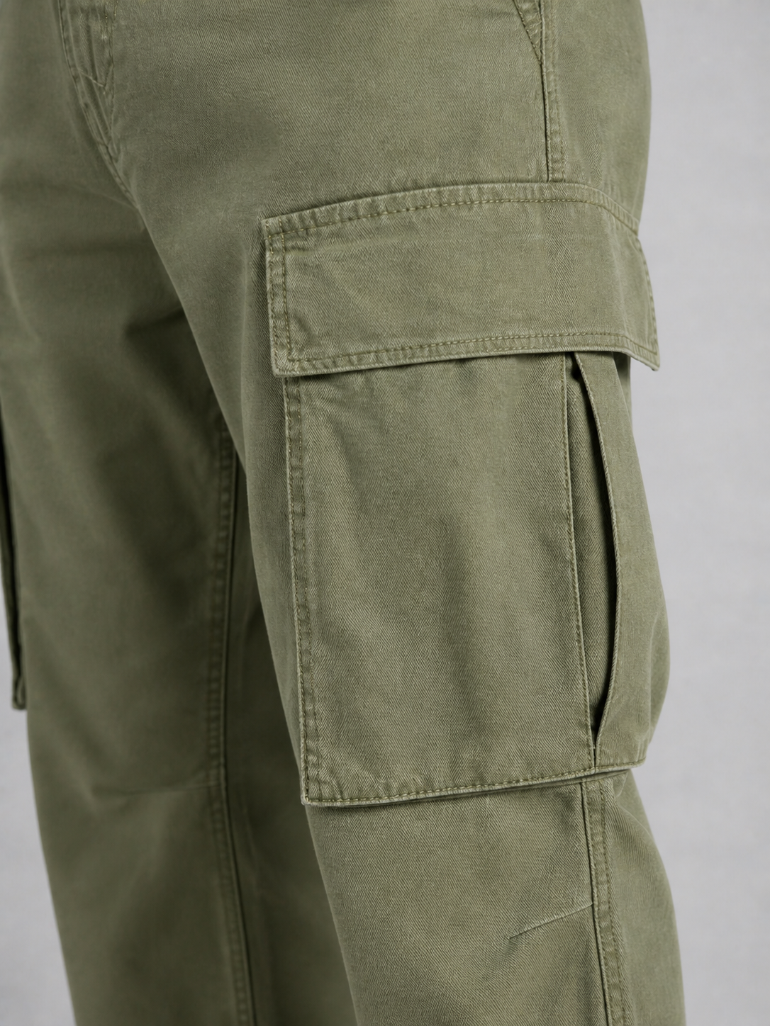 Men’s Cargo Pants – Multiple Pockets and Relaxed Fit — product view