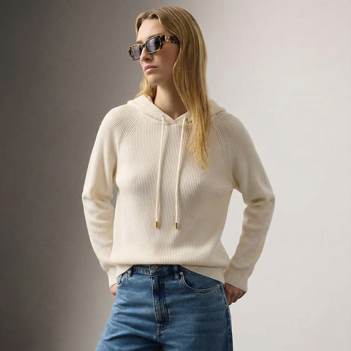 Women’s Sweatshirt – Relaxed Fit and Adjustable Drawstrings — Cream