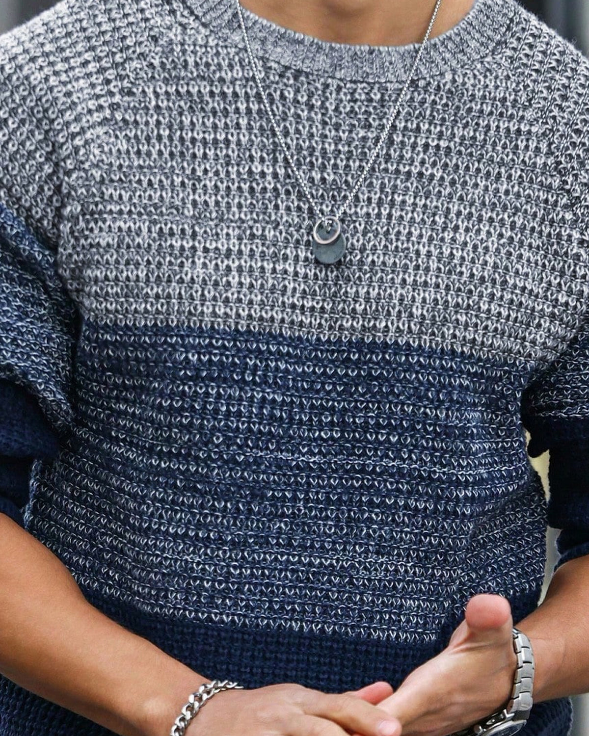 Men's Colourblock Long Sleeve Crew Neck Jumper in Blue - detalhe