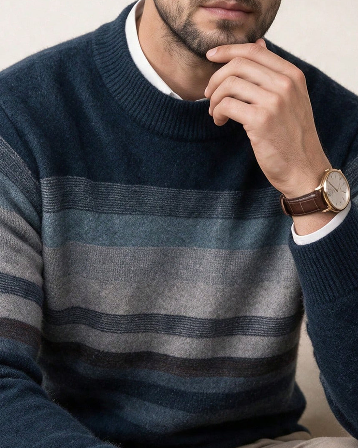 Men's Long Sleeve High Neck Jumper in Navy Blue - detalhe