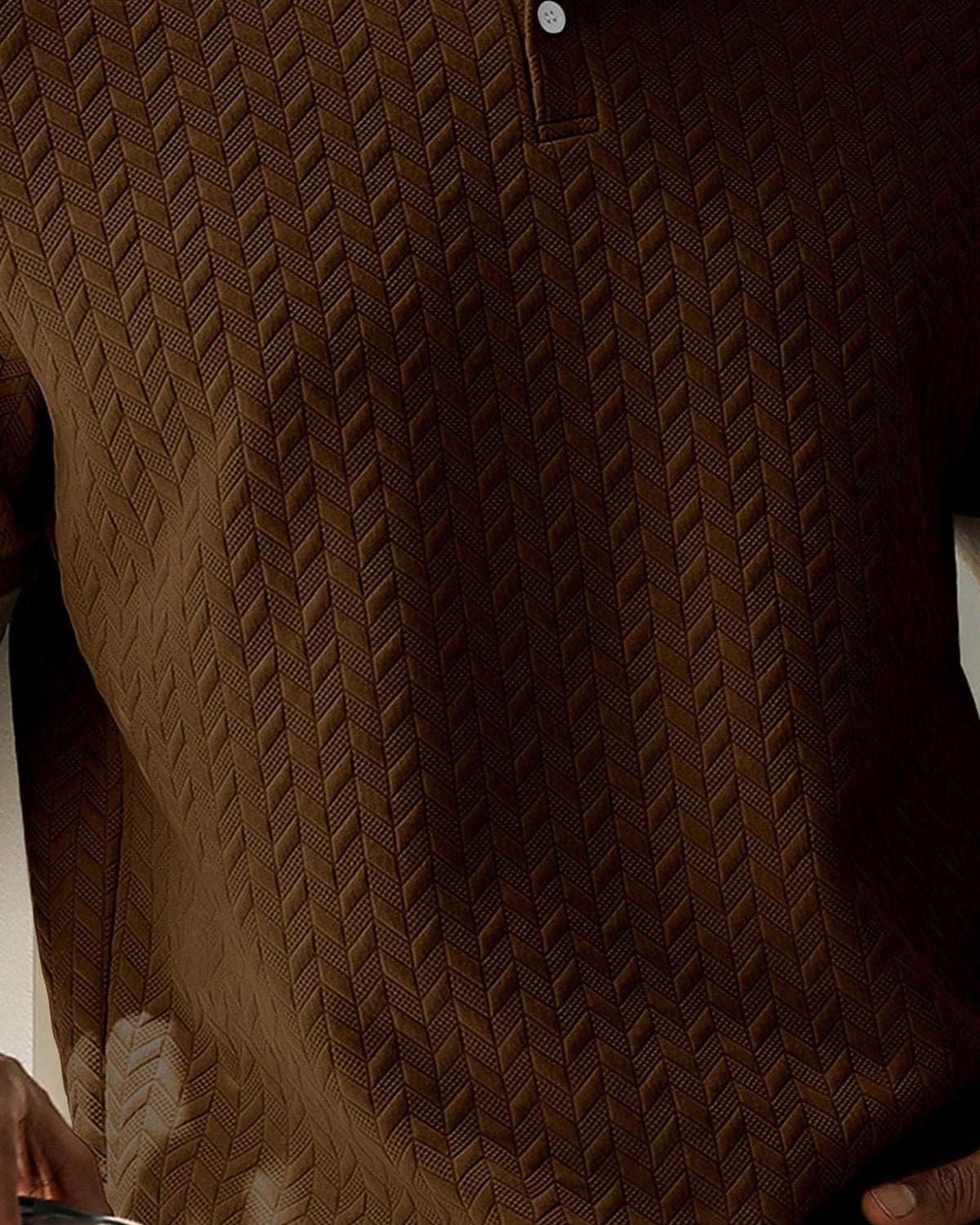 Men's Short Sleeve Polo Shirt in Coffee Brown - detalhe