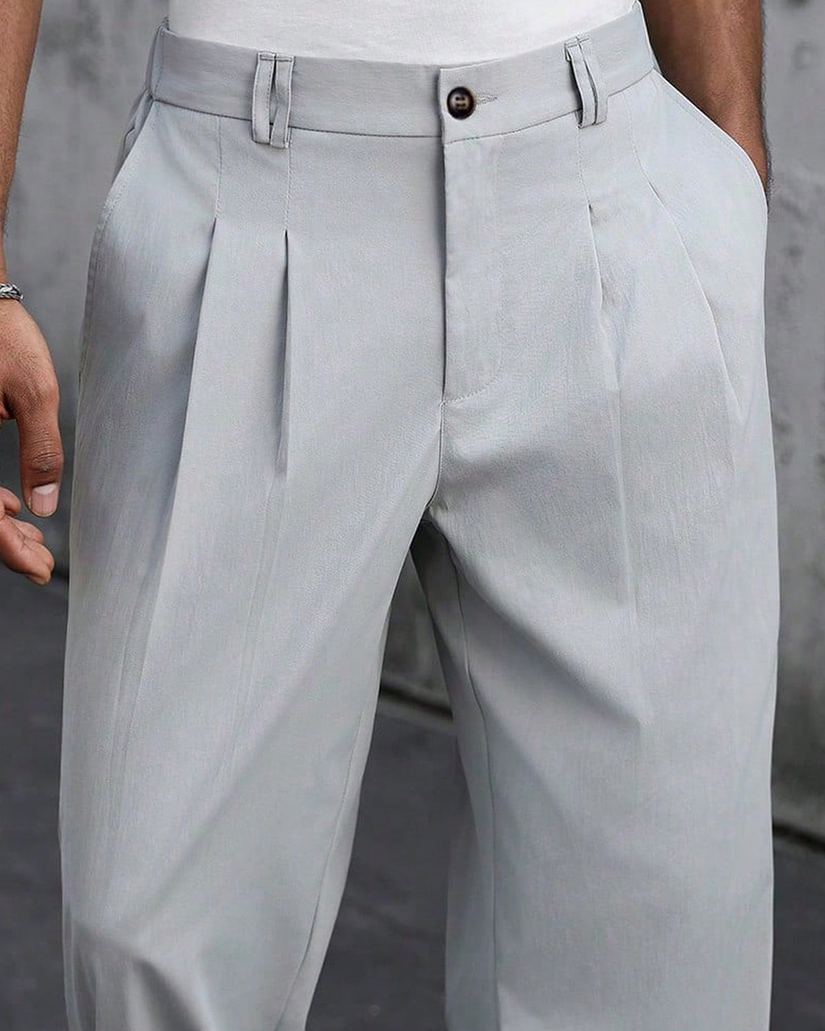 Men's Pleated Trousers in Light Grey - detalhe