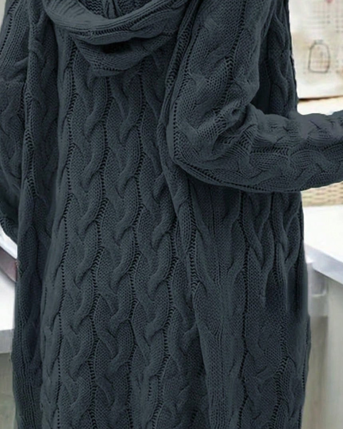 Women's Cable-Knit Long Sleeve Cardigan in Dark Grey - detalhe