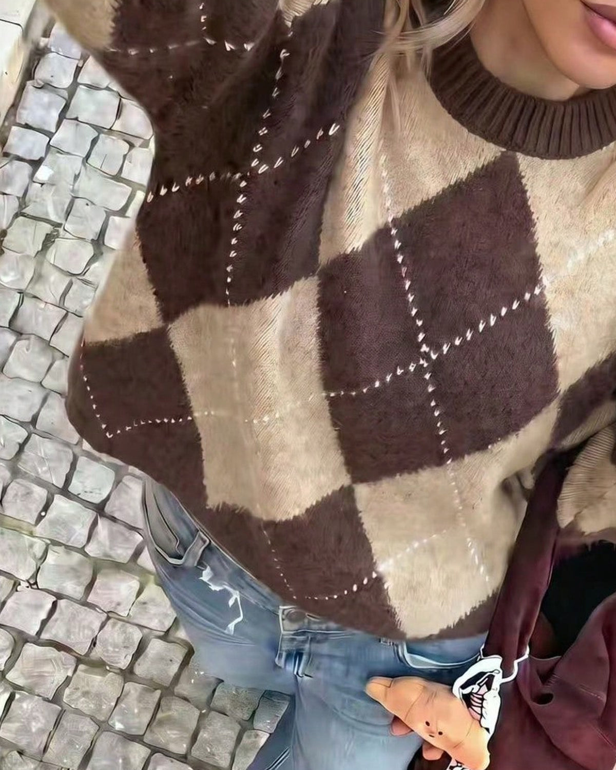 Women's Long Sleeve Crew Neck Jumper in Khaki/Brown - detalhe
