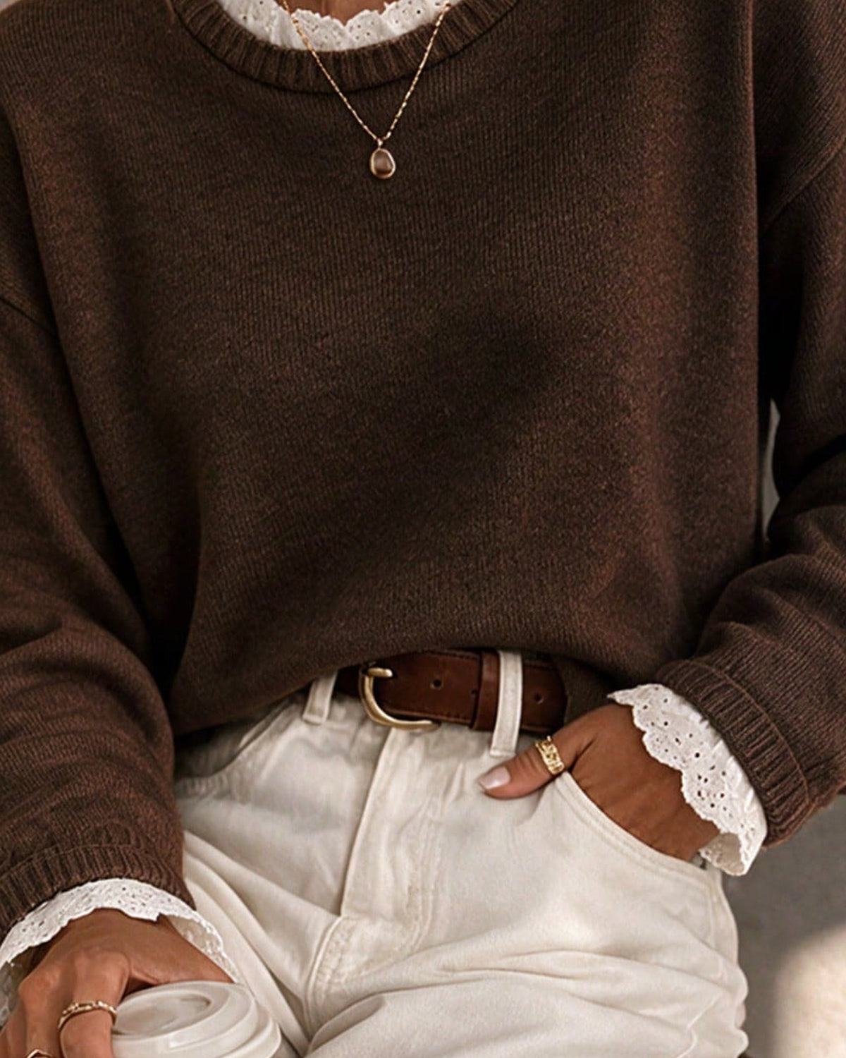 Women's Long Sleeve Crew Neck Jumper in Coffee Brown - detalhe